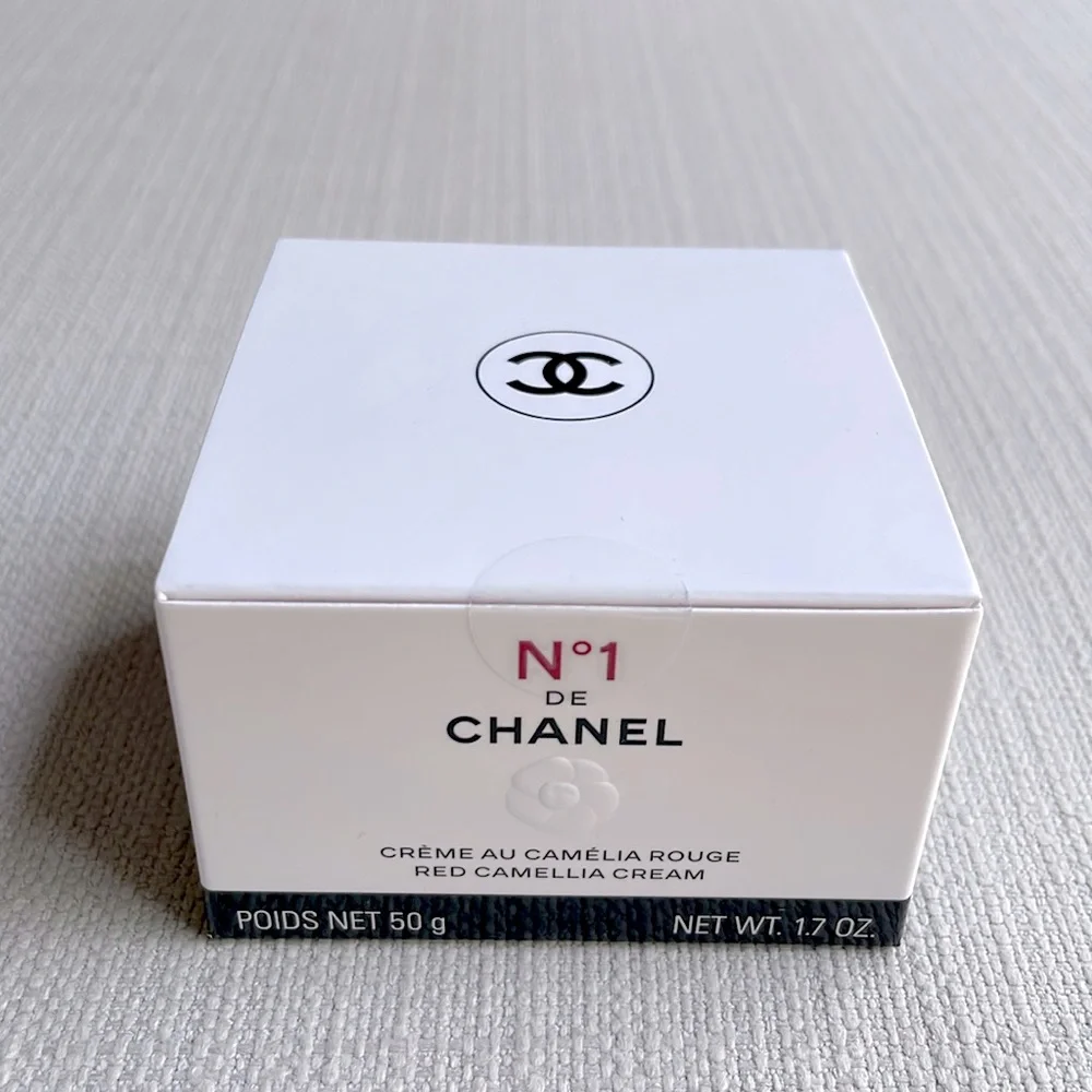 CHANEL N°1 De Chanel Red Camellia Cream full sized